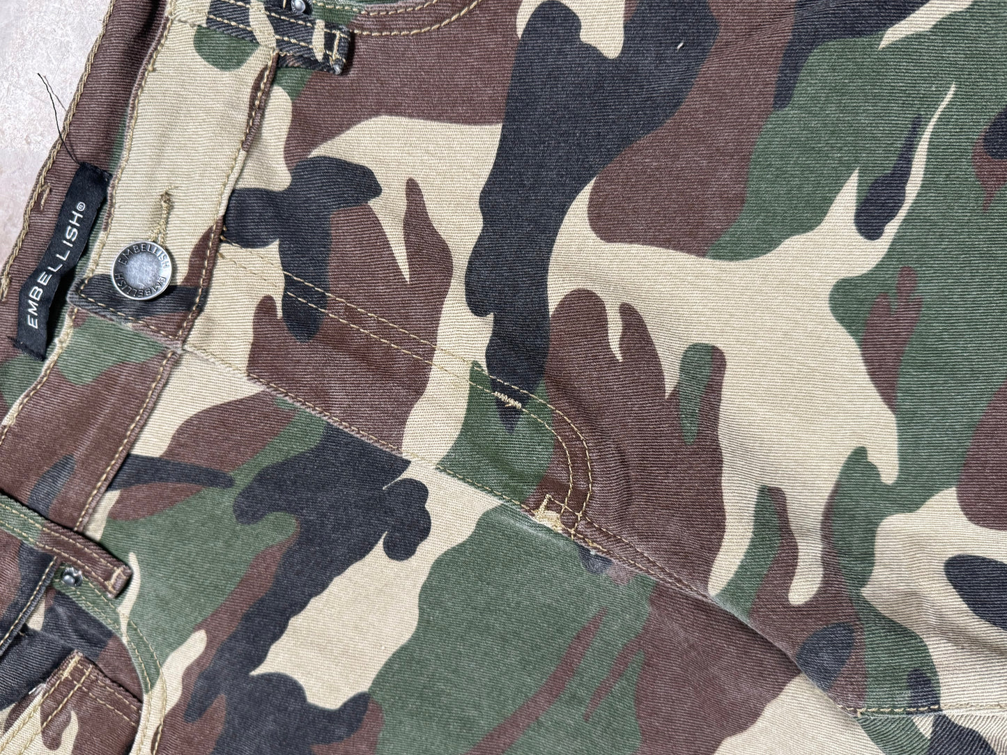 EMBELLISH LOW CUT SHORTS camo