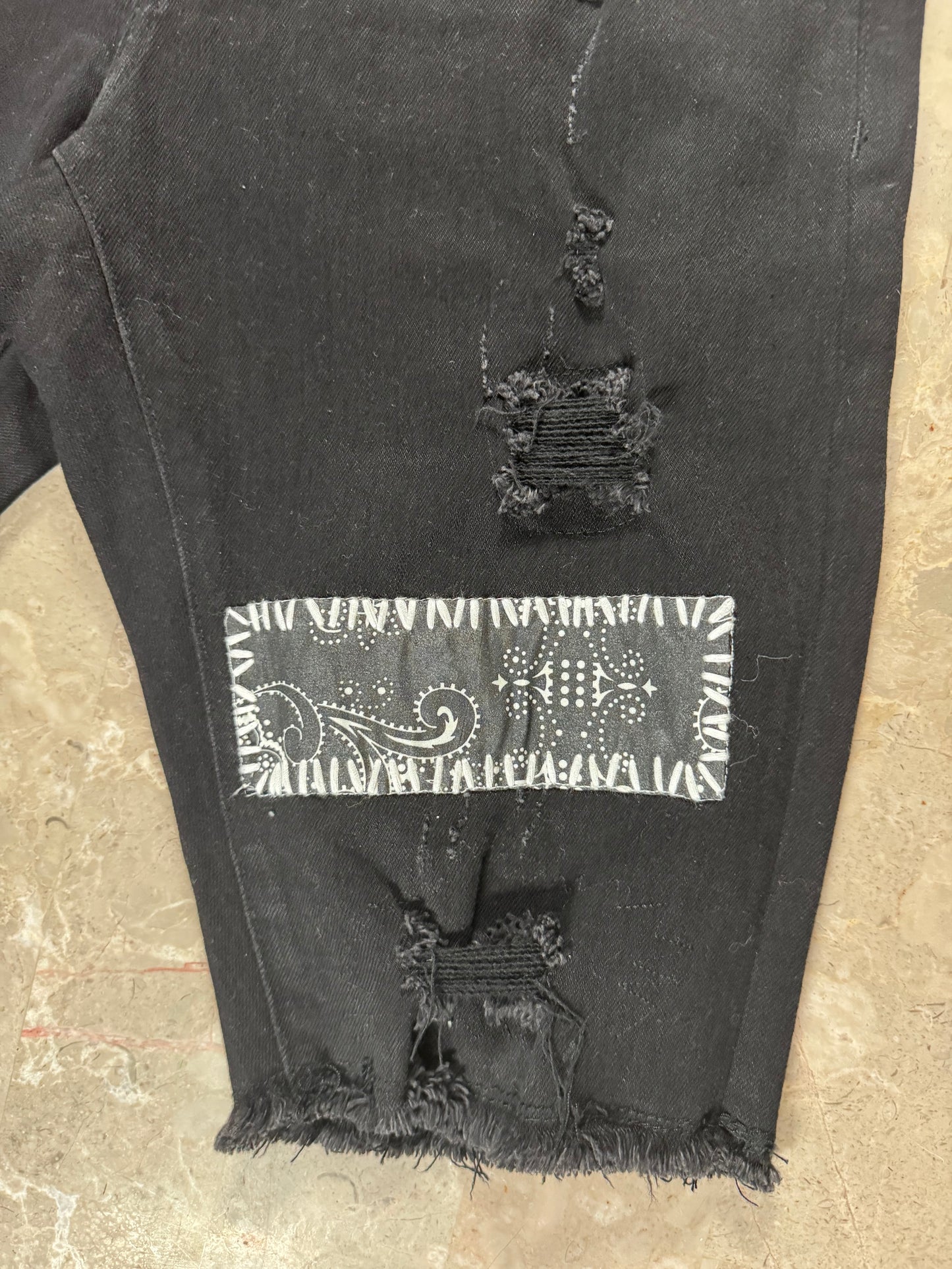 EMBELLISH LOW CUT SHORTS Black