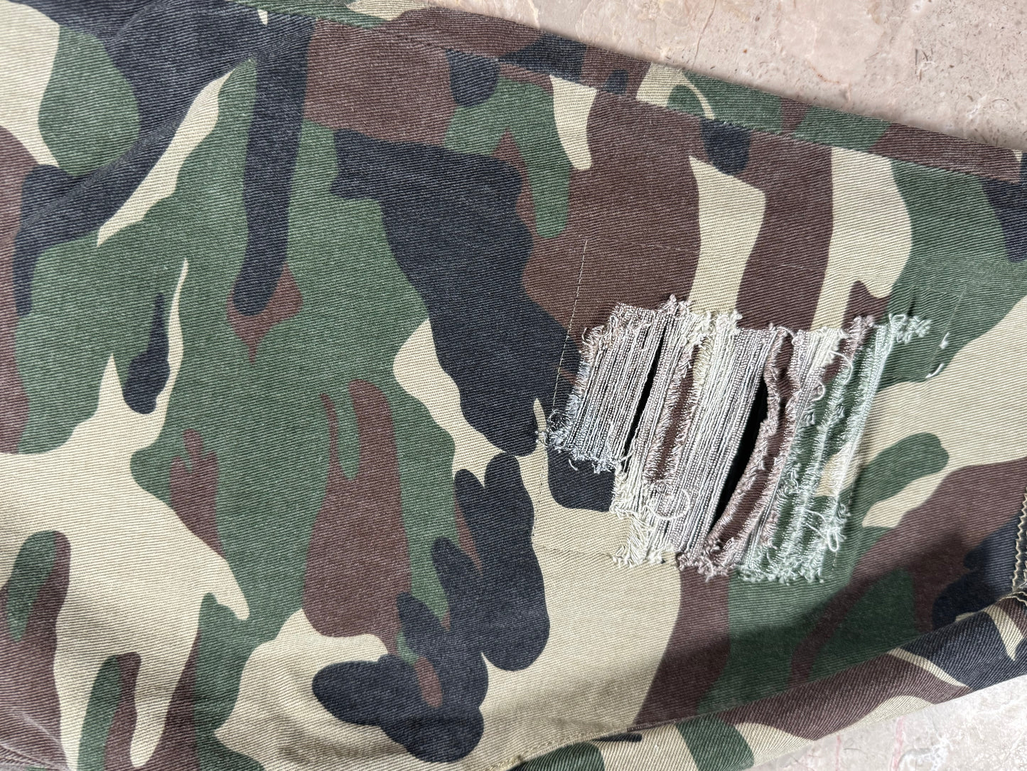 EMBELLISH LOW CUT SHORTS camo